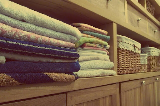 Effective Strategies for an Eco-Friendly and Budget-Friendly Laundry Routine